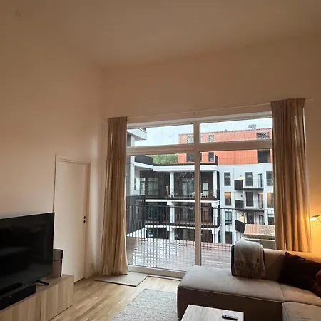 Oceanfront Stay, Large Balcony And Rooftop Access شقة