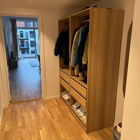 Oceanfront Stay, Large Balcony And Rooftop Access * برغن