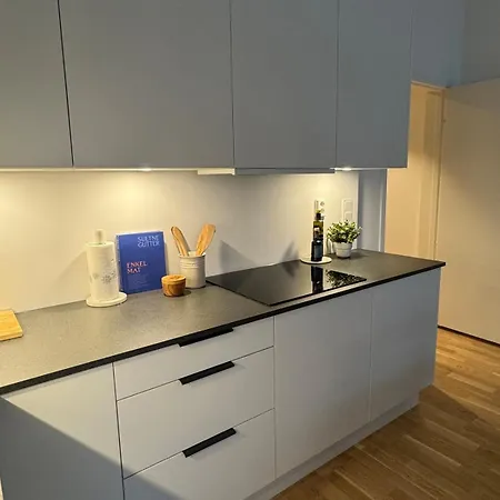 Oceanfront Stay, Large Balcony And Rooftop Access