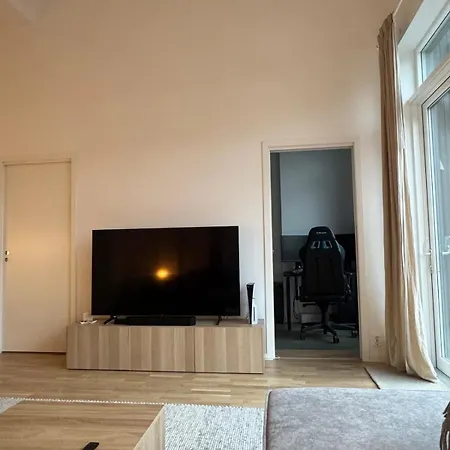 Апартаменти Oceanfront Stay, Large Balcony And Rooftop Access