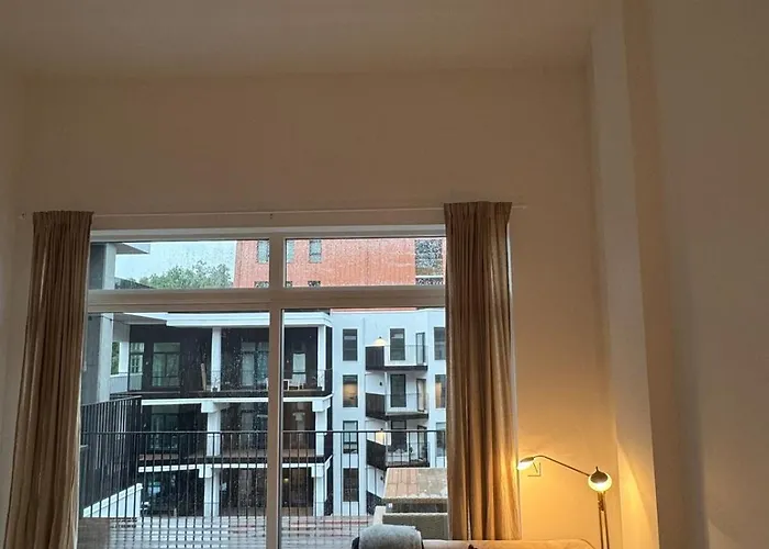 Oceanfront Stay, Large Balcony And Rooftop Access برغن