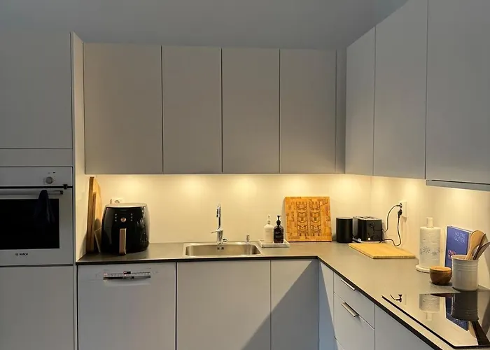 Oceanfront Stay, Large Balcony And Rooftop Access * Bergen