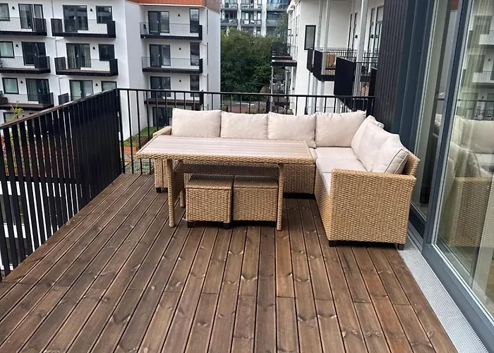 Oceanfront Stay, Large Balcony And Rooftop Access *