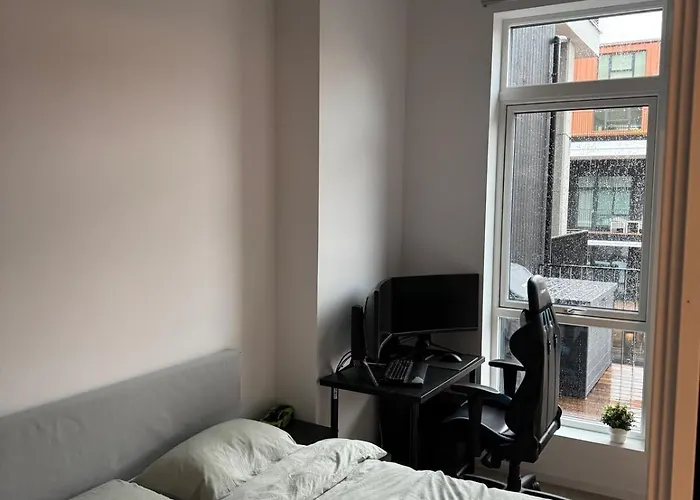 Oceanfront Stay, Large Balcony And Rooftop Access * Bergen